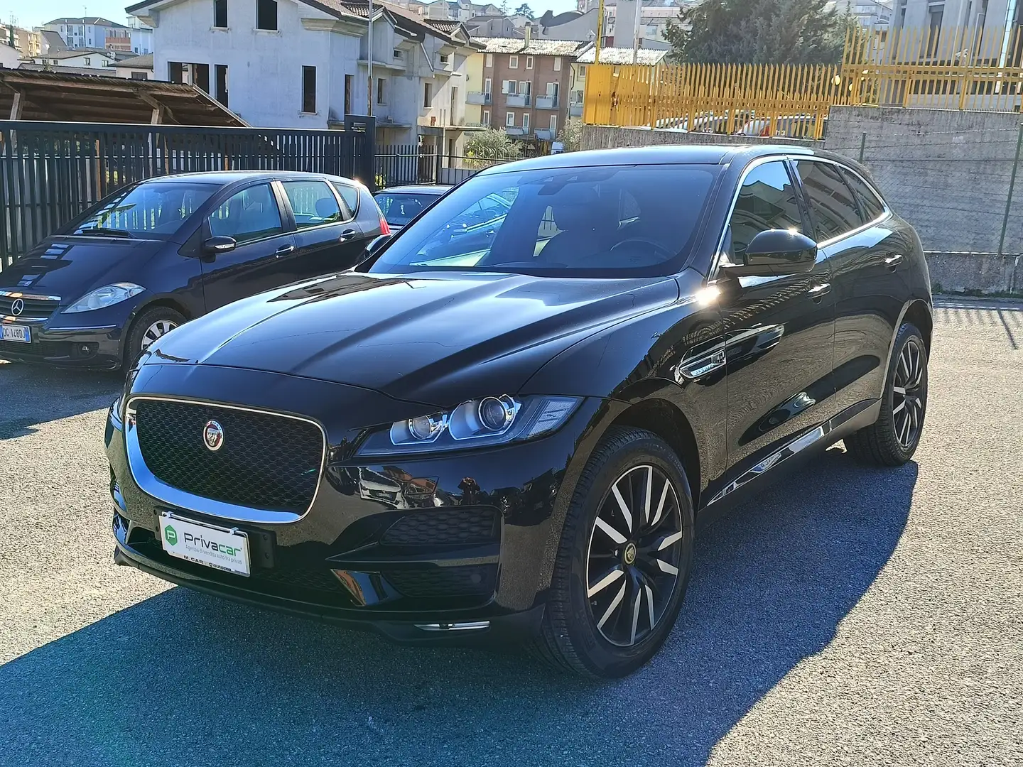 Jaguar F-Pace F-Pace 2.0d Portfolio awd 180cv auto Noir - 1