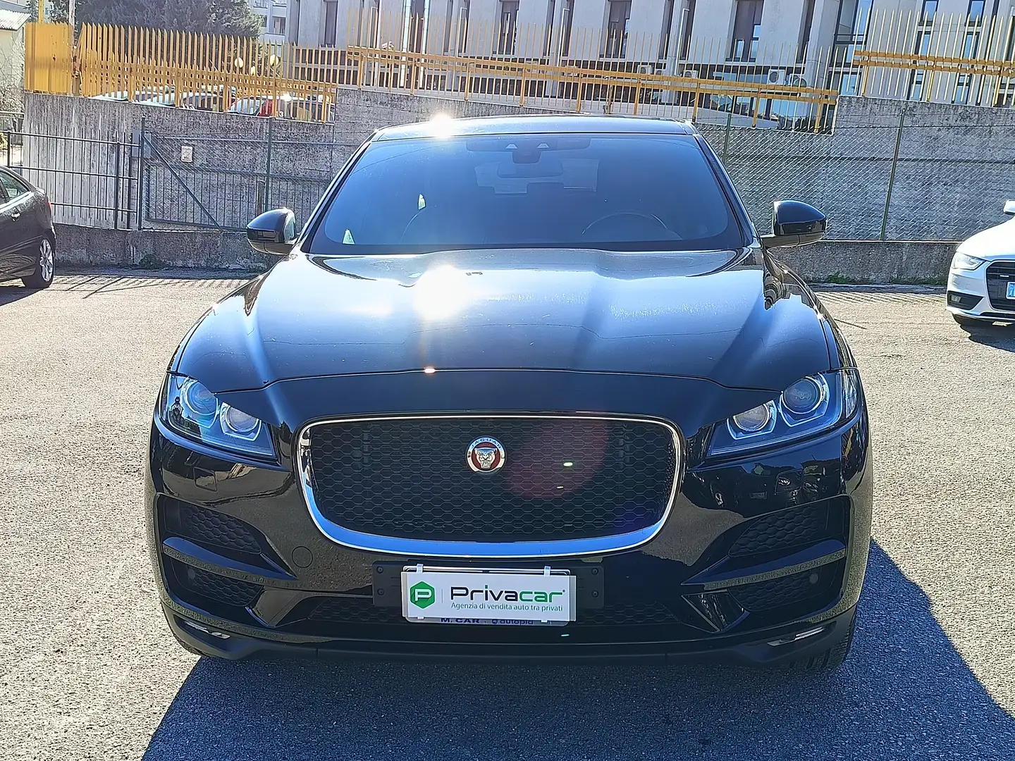 Jaguar F-Pace F-Pace 2.0d Portfolio awd 180cv auto Noir - 2