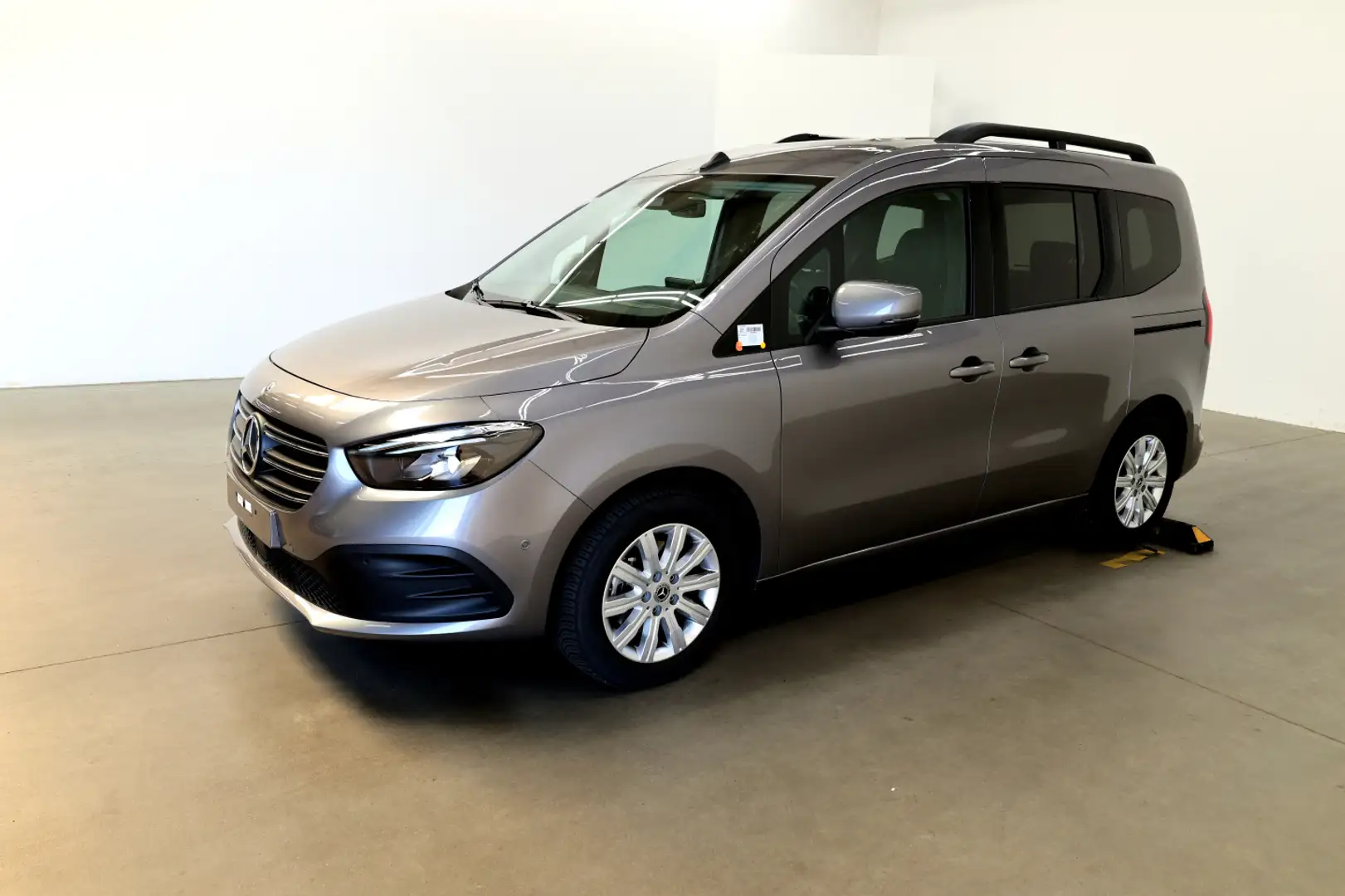 Mercedes-Benz T-Class T 180 d Progressive Edition+LED+NAVI+DAB+KAM Gris - 2