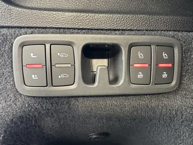 Audi Q7 view 9