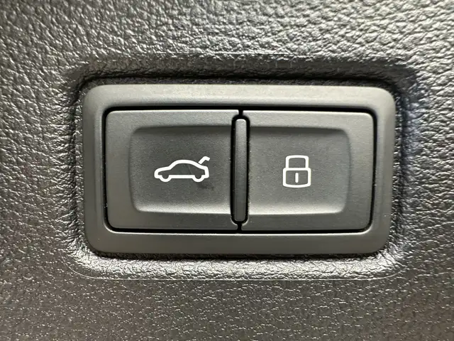 Audi Q7 view 7