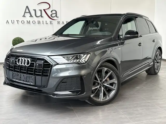 Audi Q7 view 2