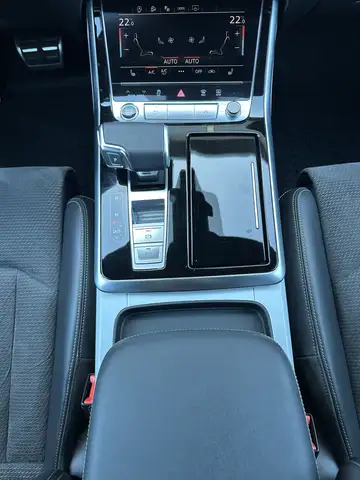 Audi Q7 view 17