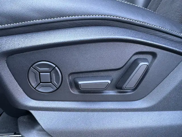 Audi Q7 view 24
