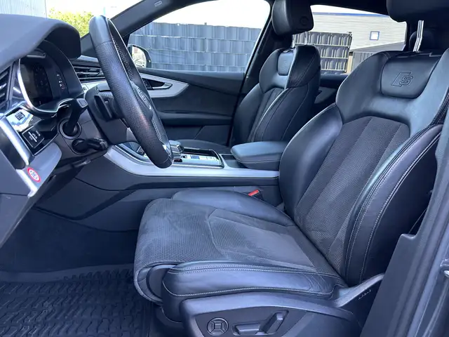 Audi Q7 view 13