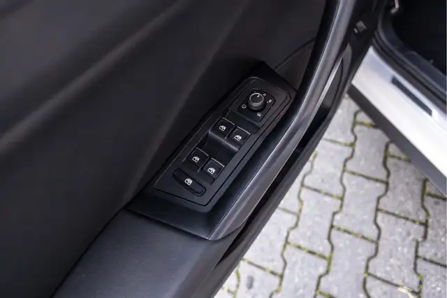 Volkswagen T-Roc view 20
