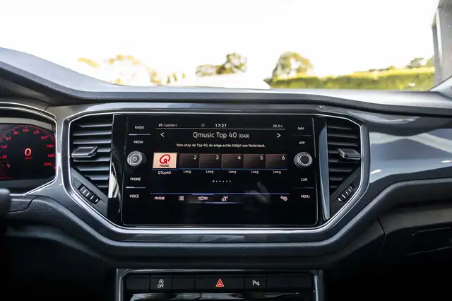 Volkswagen T-Roc view 23