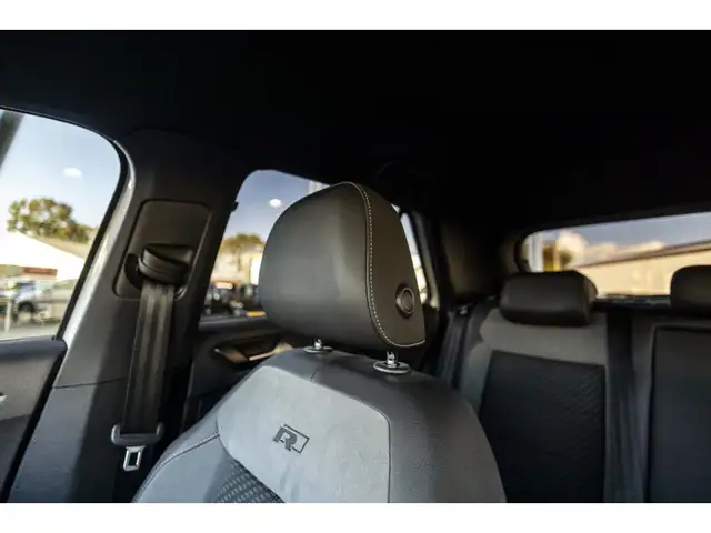 Volkswagen T-Roc view 12