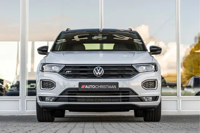 Volkswagen T-Roc view 3