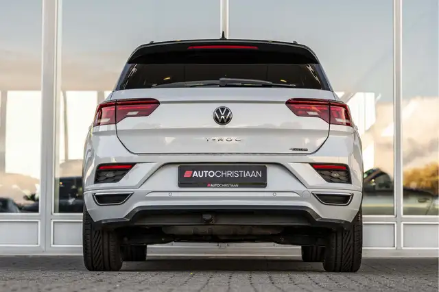 Volkswagen T-Roc view 4