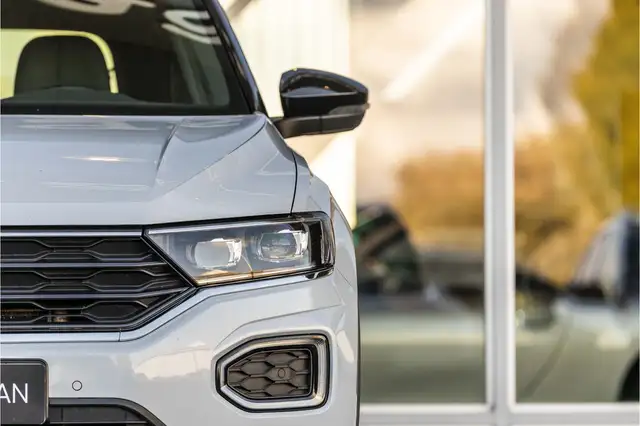 Volkswagen T-Roc view 18