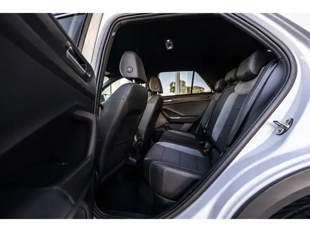 Volkswagen T-Roc view 10
