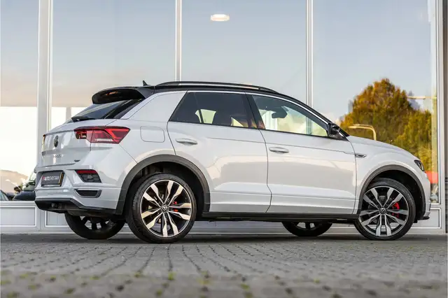 Volkswagen T-Roc view 2