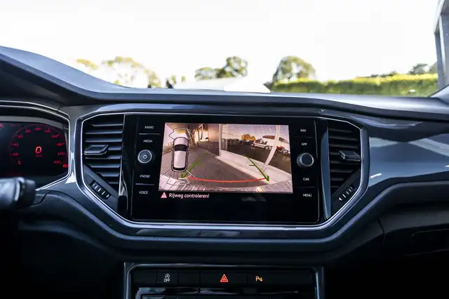 Volkswagen T-Roc view 21
