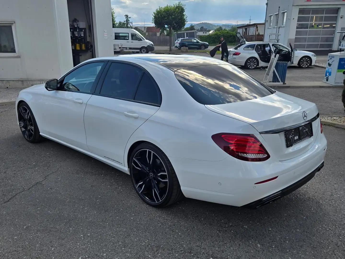 Mercedes-Benz E 220 E 220 d *Night Paket*Multibeam LED*Navi*20''Alu* Weiß - 2