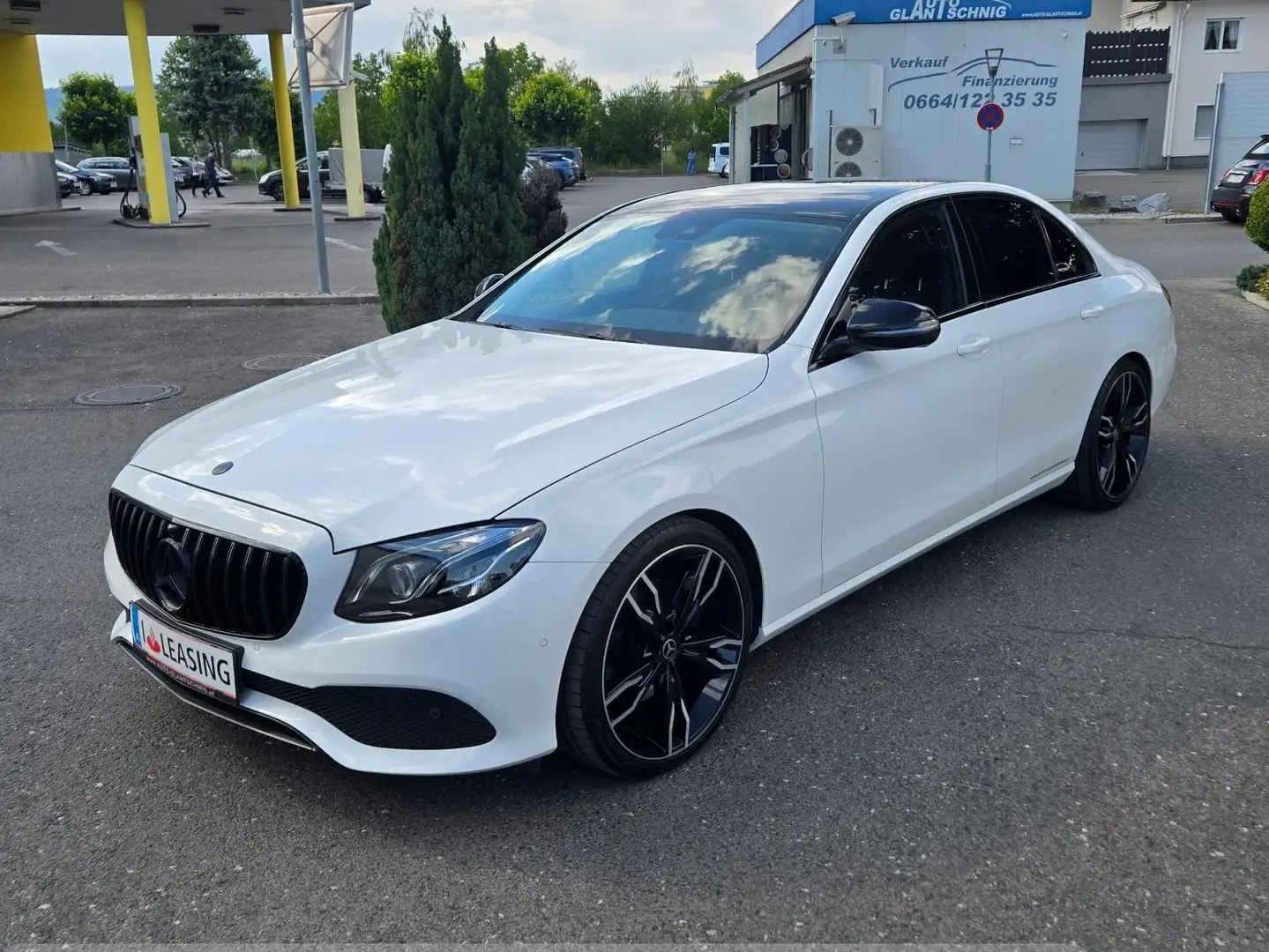 Mercedes-Benz E 220 E 220 d *Night Paket*Multibeam LED*Navi*20''Alu* Weiß - 1