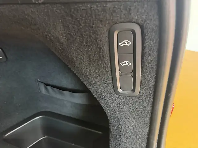 Volvo XC90 view 22