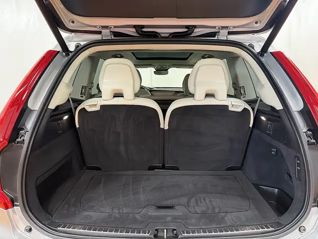 Volvo XC90 view 19