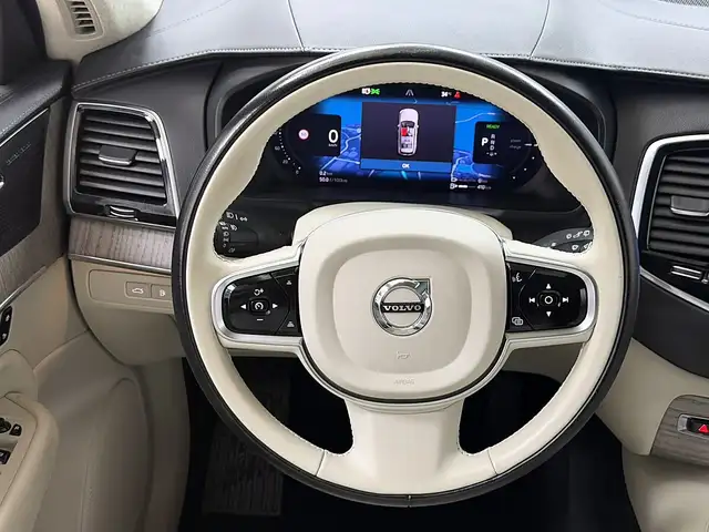 Volvo XC90 view 18