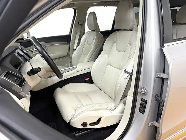 Volvo XC90 view 6
