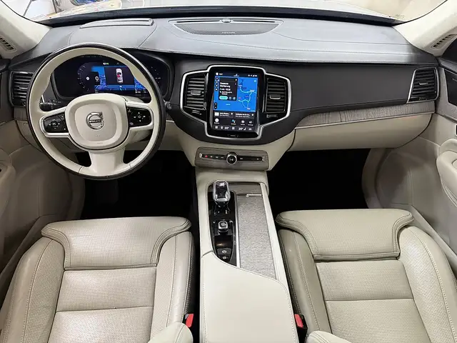 Volvo XC90 view 7