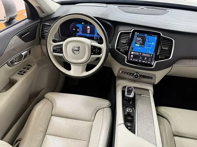 Volvo XC90 view 2
