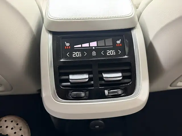 Volvo XC90 view 15