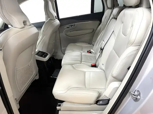 Volvo XC90 view 11
