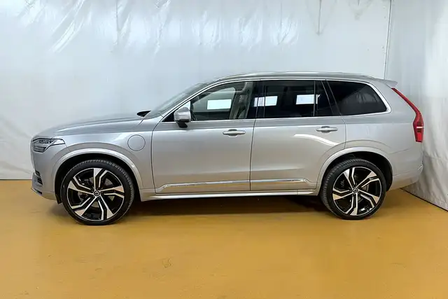 Volvo XC90 view 3