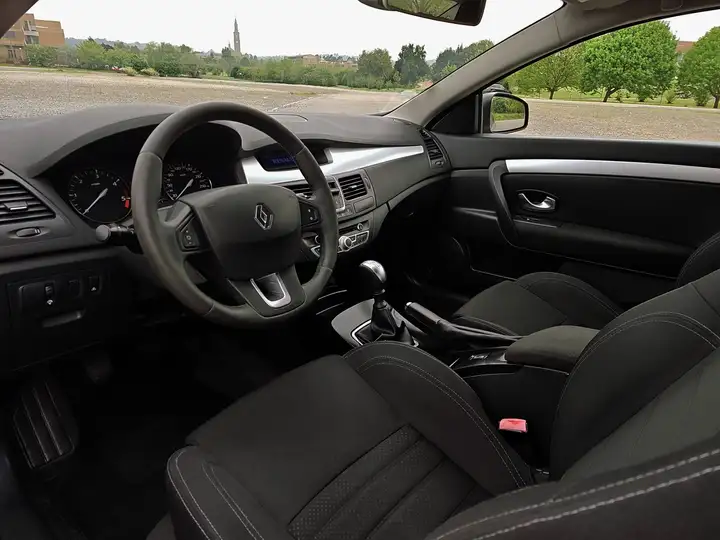 Renault Laguna 2009, foto 7