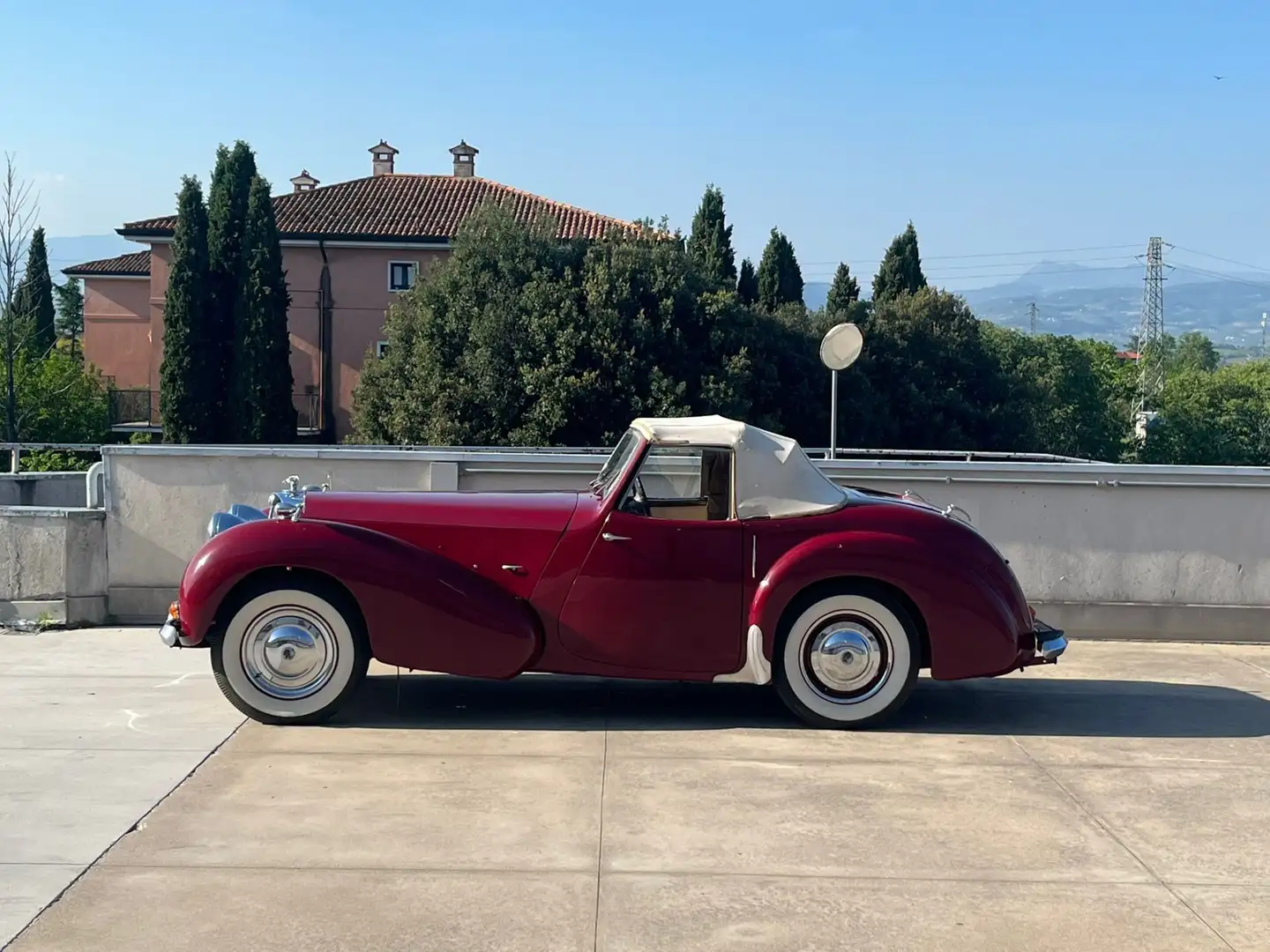 Triumph Roadster 2000 Red - 2