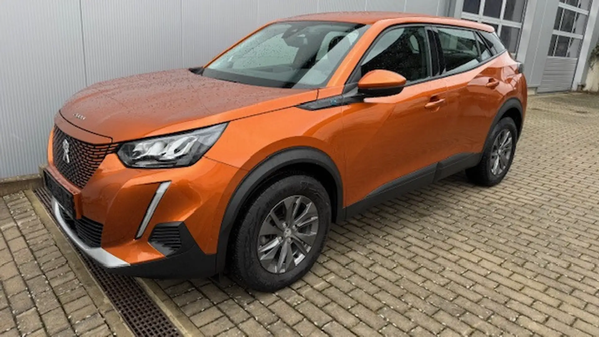Peugeot e-2008 Active Pack ELEKTRO Navi Orange - 1