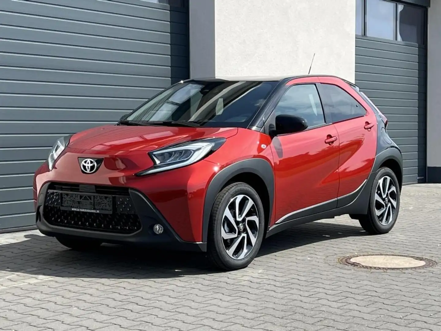 Toyota Aygo X Style 1,0-l-VVT-i 53KW Winter 53 kW (72 PS), Sc... Grau - 1
