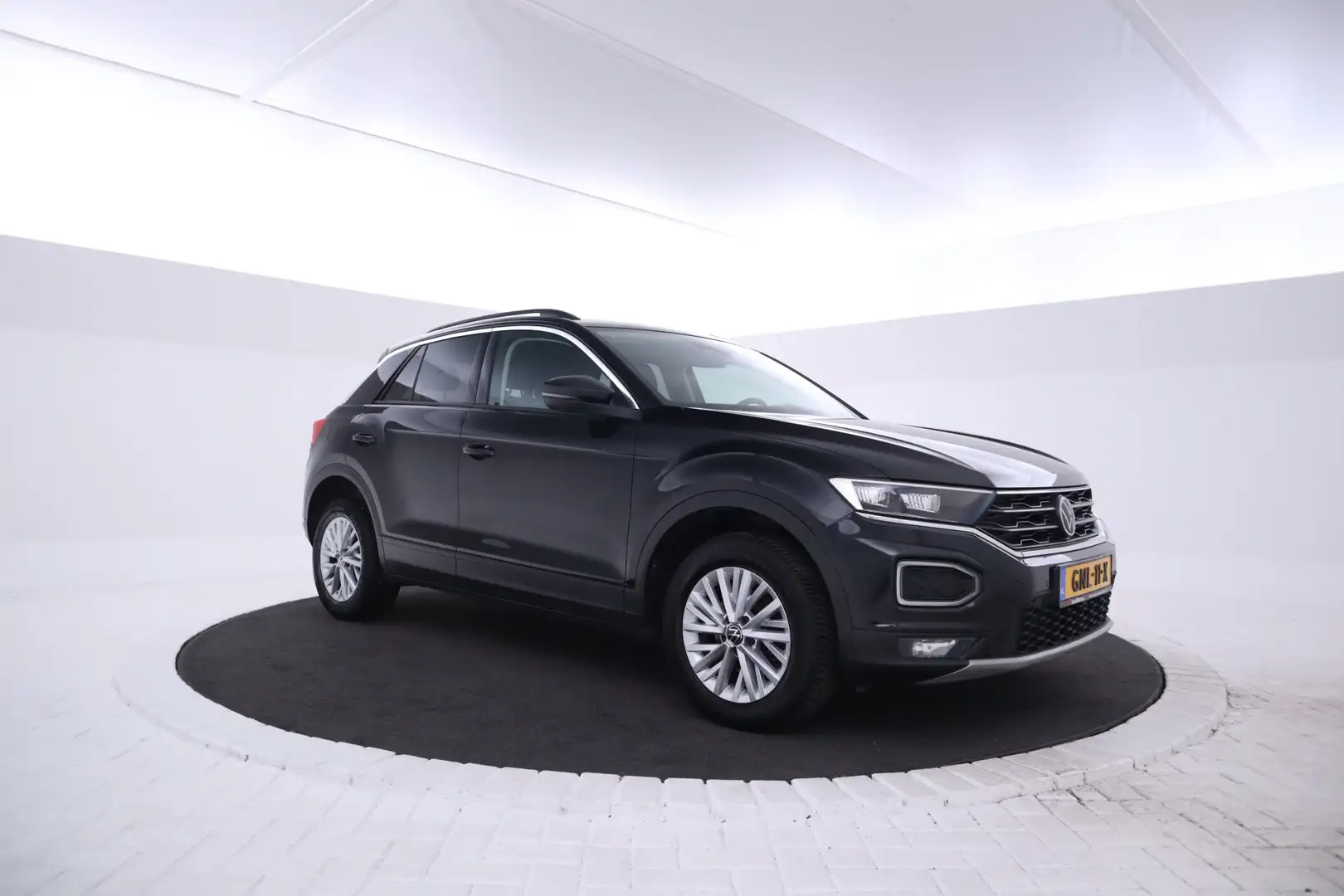 Volkswagen T-Roc 1.0 TSI Style Apple Carplay/Android Auto, Parkeers Zwart - 2