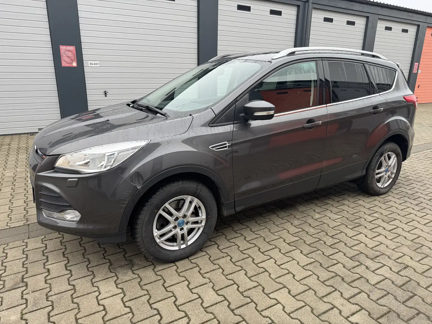Ford Kuga Trend Grau - 2