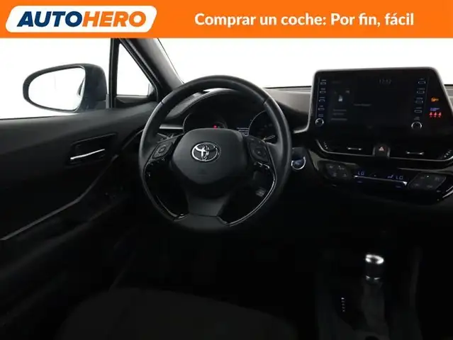 Toyota C-HR view 14