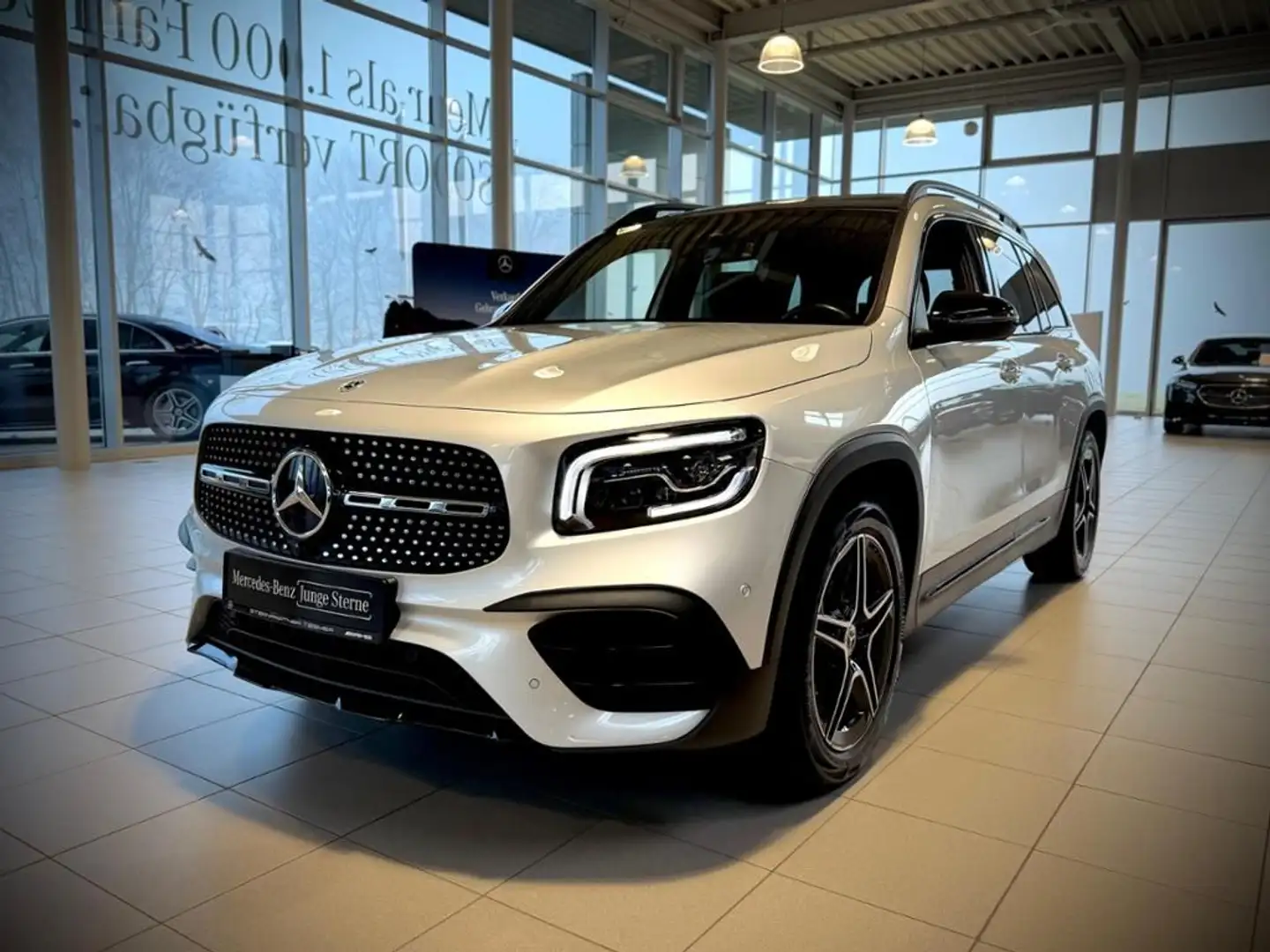 Mercedes-Benz GLB 220 d AMG+AHK+Mbeam+Kamera+PANO+Night+Distr. Silber - 1