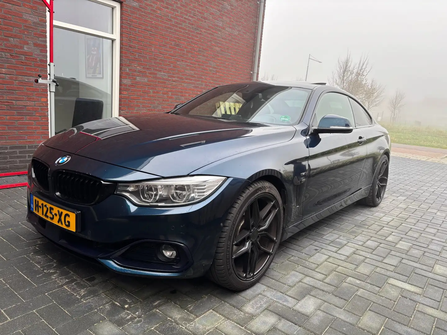 BMW 435 i High Executive Pops & Bangs, HUD, Harman Kardon Blauw - 1