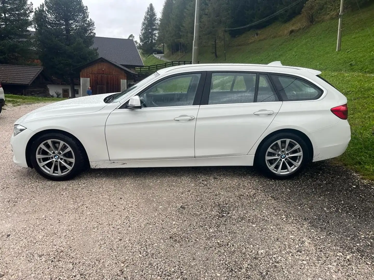 BMW 316 Serie 3 F31 2015 Touring 316d Touring Luxury auto Bianco - 2