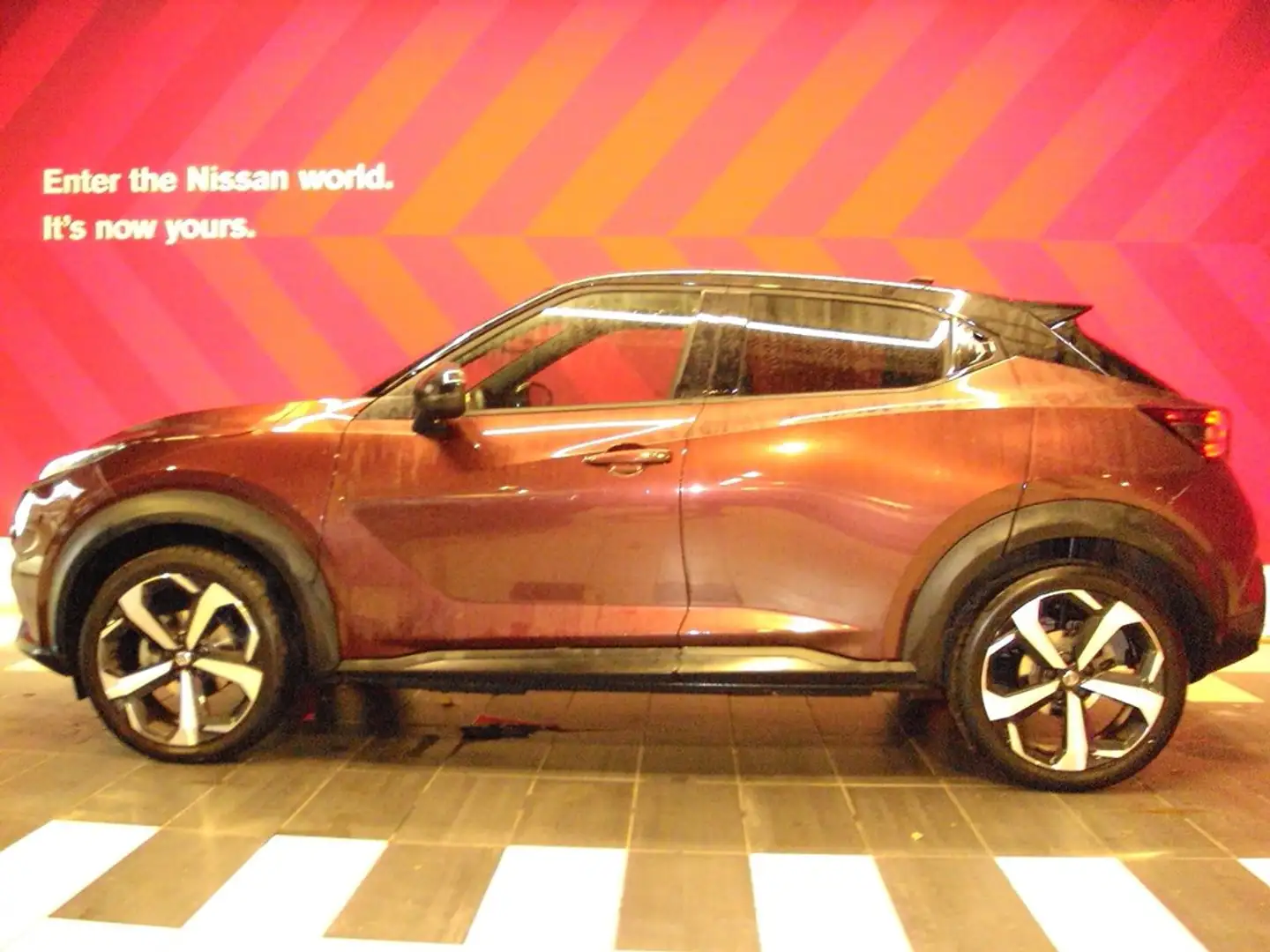 Nissan Juke PREMIERE EDITION 1.0 6MT Rood - 2