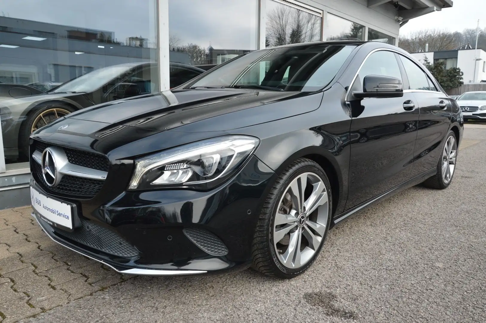 Mercedes-Benz CLA 180 COUPE*AUTOMATIK*NAVI*PDC*SHZ*CAM*18"ALU* Schwarz - 1