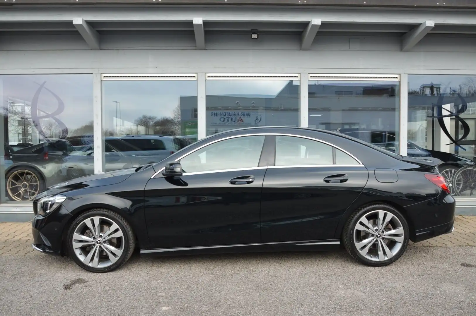 Mercedes-Benz CLA 180 COUPE*AUTOMATIK*NAVI*PDC*SHZ*CAM*18"ALU* Schwarz - 2