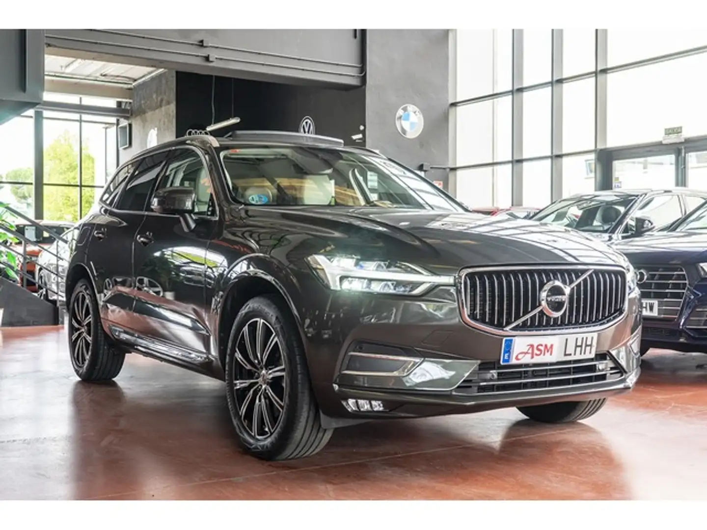 Volvo XC60 B4 Inscription AWD Aut. Gris - 2
