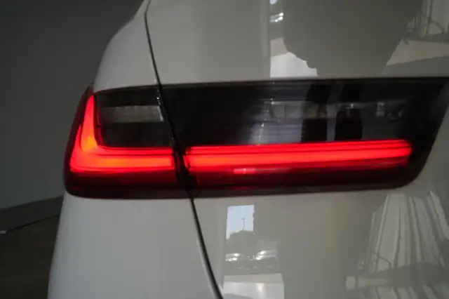 BMW 3 Series view 12