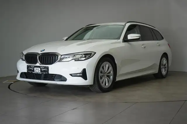 BMW 3 Series view 3