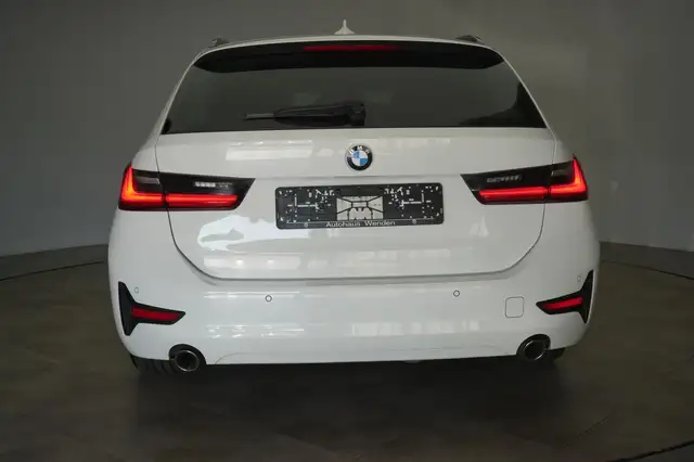 BMW 3 Series view 6