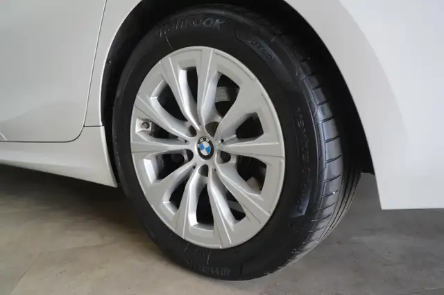 BMW 3 Series view 15
