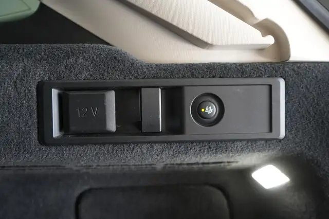 BMW 3 Series view 9
