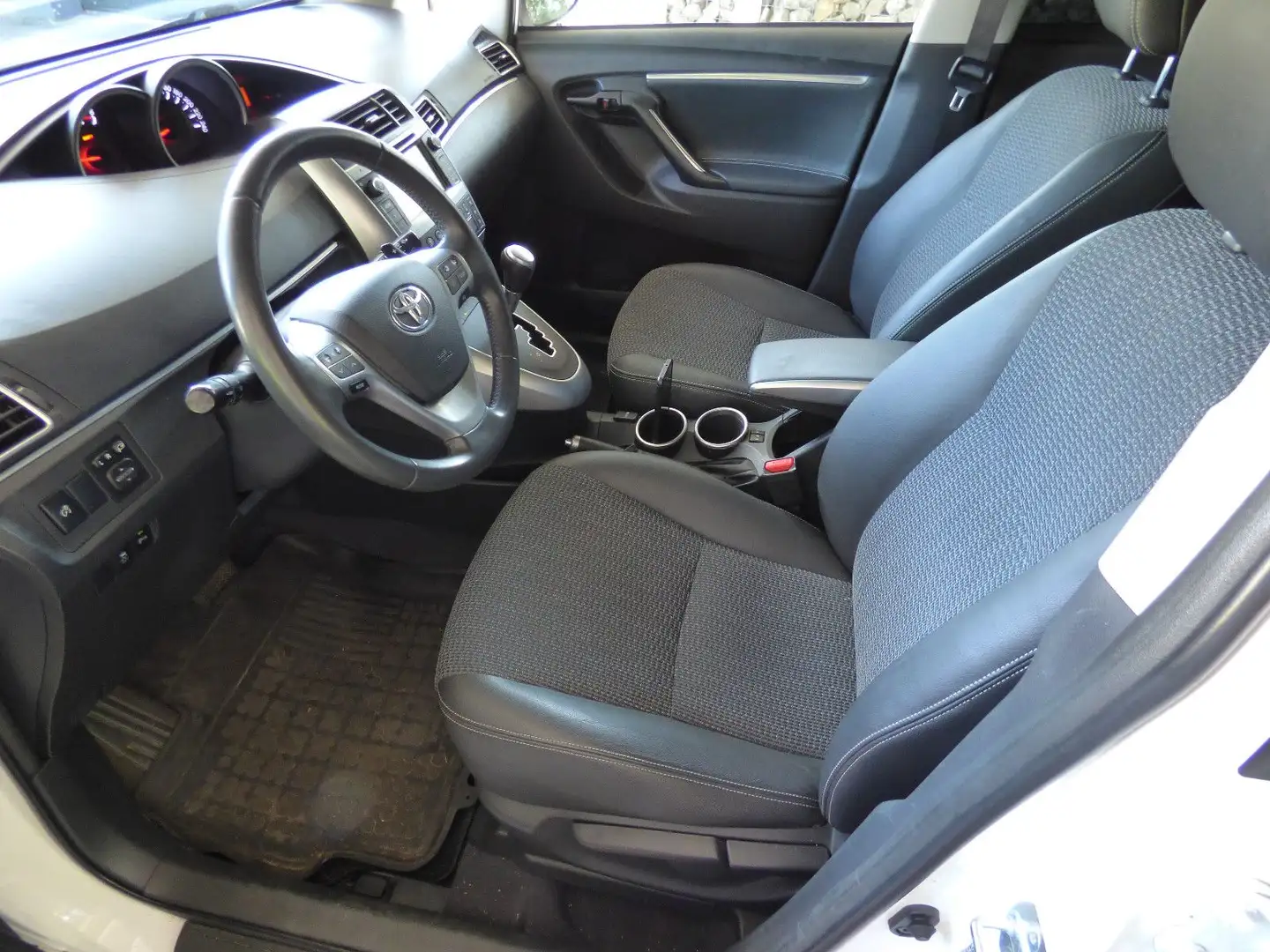 Toyota Verso 2.2d Verso Executive *Automtik*AHK*Navi*Kamera* Wit - 2