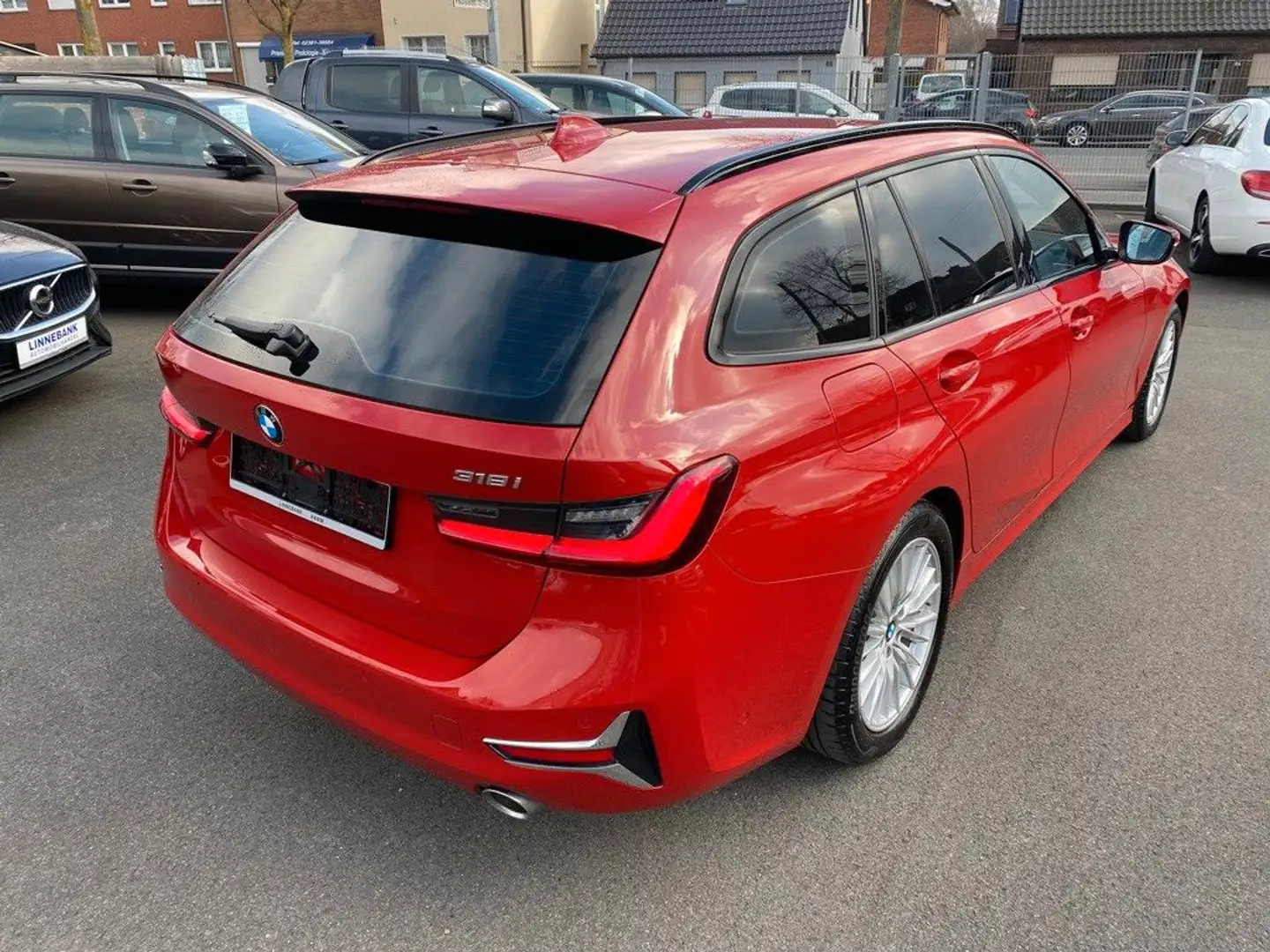 BMW 318 i Touring Luxury Line Rouge - 2